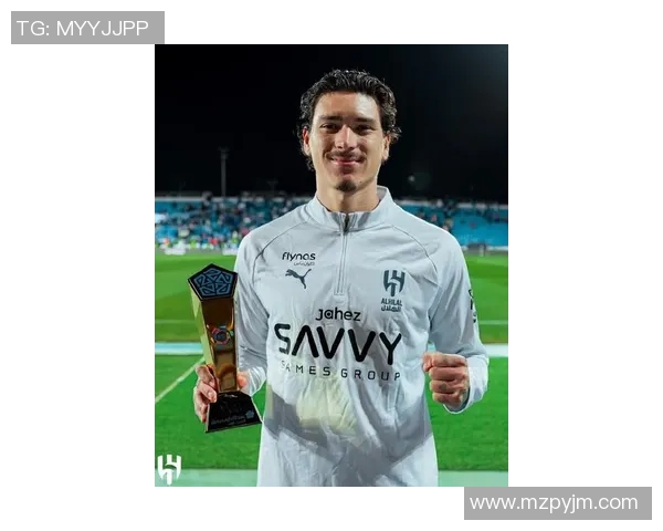 努涅斯在赛季中的惊艳表现引发球迷热议与媒体关注